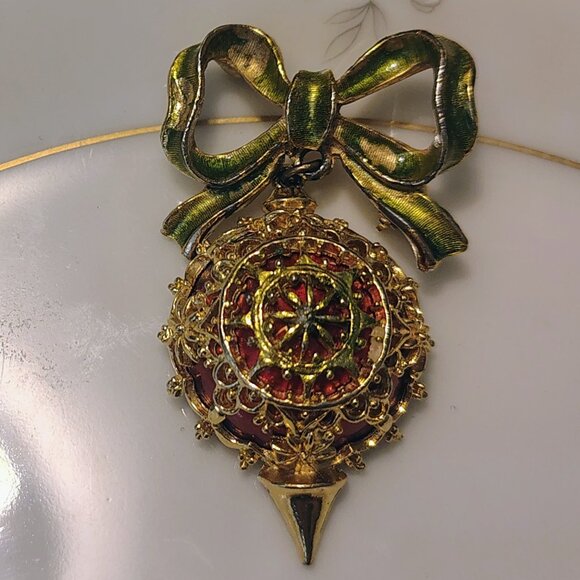 Vtg MCM ART Gold Red Enamel Christmas Ball Domed Filigree Ornament Brooch - Picture 7 of 7